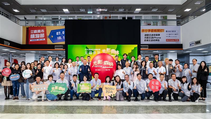 2026光織影舞以迪士尼經典故事《小熊維尼》為主題歡度中秋 9月25日點亮北香湖公園。(圖/主辦單位提供)