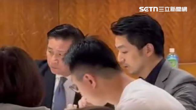 蔣萬安與秦慧珠同桌吃飯卻0互動
