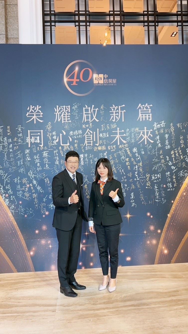 謝天鳳(右)長年參加代書專業課程,補充相關法規知識,避免交易後產生糾紛與衍生費用。(圖/謝天鳳提供)