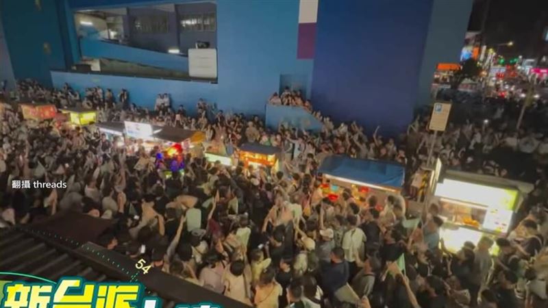 民進黨台北市長參選人沈伯洋帶來的夜市人潮。（圖／新台派上線）