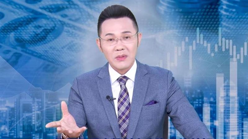 面對近期台股爆量震盪,摩爾投顧投資長郭哲榮認為,真正考驗散戶的恐怕不是行情,而是「能不能抱得住」。(圖/翻攝自YouTube)