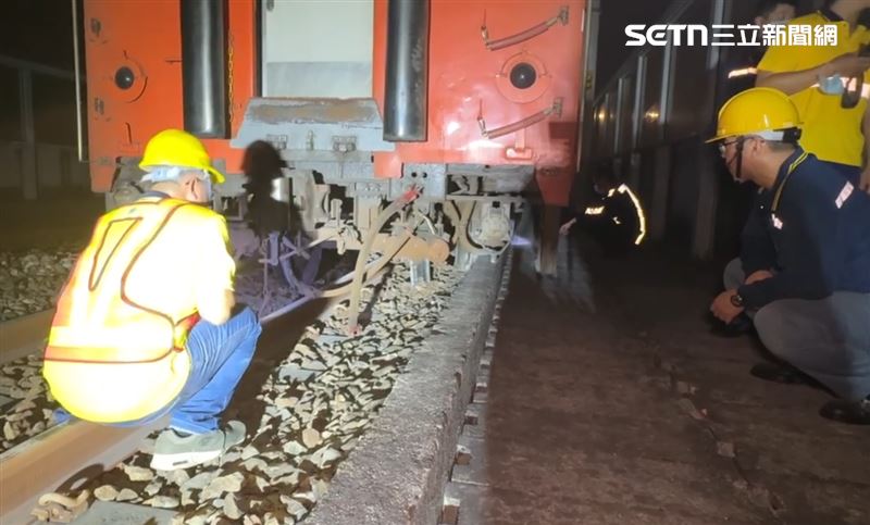 台鐵爆出軌！8節車廂「斷成兩截」畫面曝