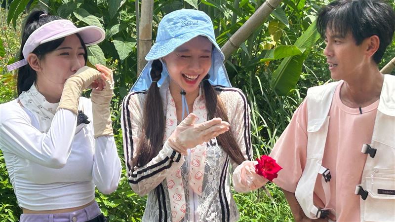 啦啦隊女神突收999朵玫瑰花　結局超傻眼