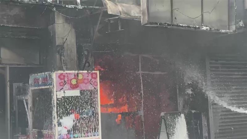 基隆市仁愛區仁四路上一家早餐店發生火警。（圖／翻攝畫面）