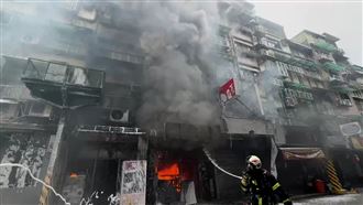 新／基隆廟口名店竄火　民眾困5樓待救