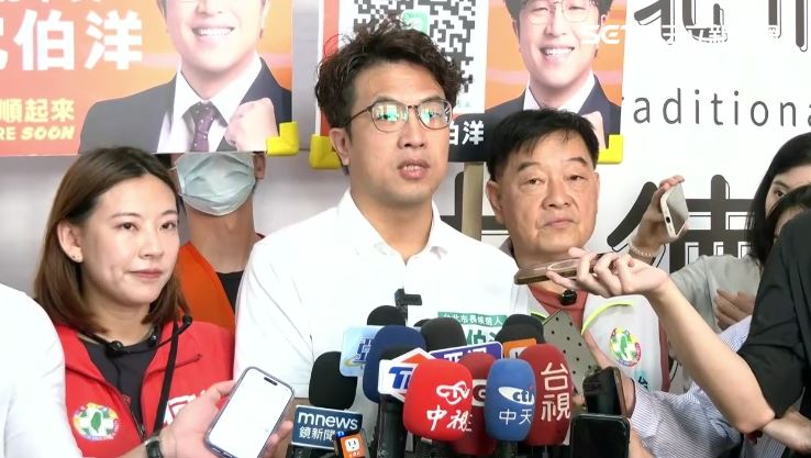 游淑慧批評自行車橋政見,稱不如蓋兩個碼頭,踩天鵝船上班。沈伯洋直言,民眾塞車多年聽到這類意見應該會很難過,這不該拿來開玩笑。(圖/翻攝畫面)