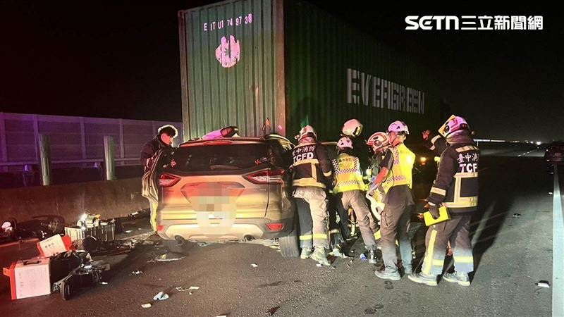 台61休旅車撞貨櫃車！駕駛搶救4小時不治