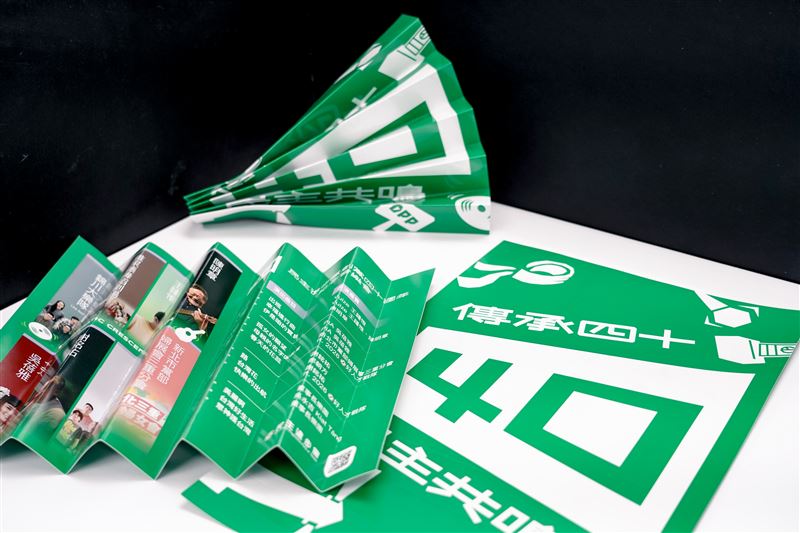 民進黨40週年紀念音樂會「傳承40・民主共鳴」將於19日晚間7時登場，現場將發放限量「拍拍扇節目單」（圖／民進黨提供）