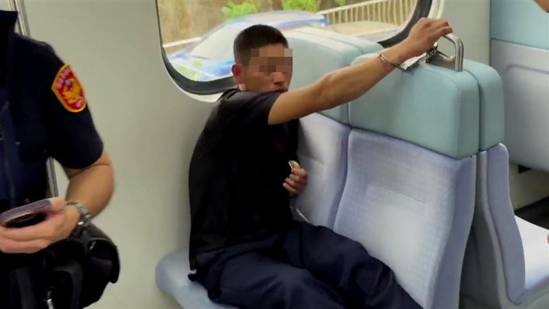 台鐵男「坐過站」抓狂　揮槌破窗拉煞車閥