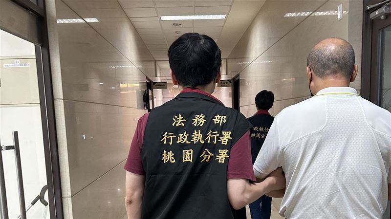 回收站長身價7億　欠稅2371萬只繳4萬慘了