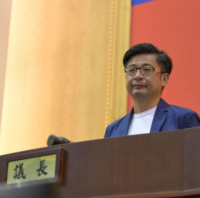 彰化縣議長謝典霖涉賄選貪汙案,遭羈押禁見前幾天才因痛風就醫、一度住院。(圖/翻攝自謝典霖臉書)