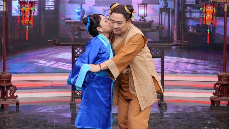 楊繡惠「突激吻認愛」白雲　超閃畫面曝光