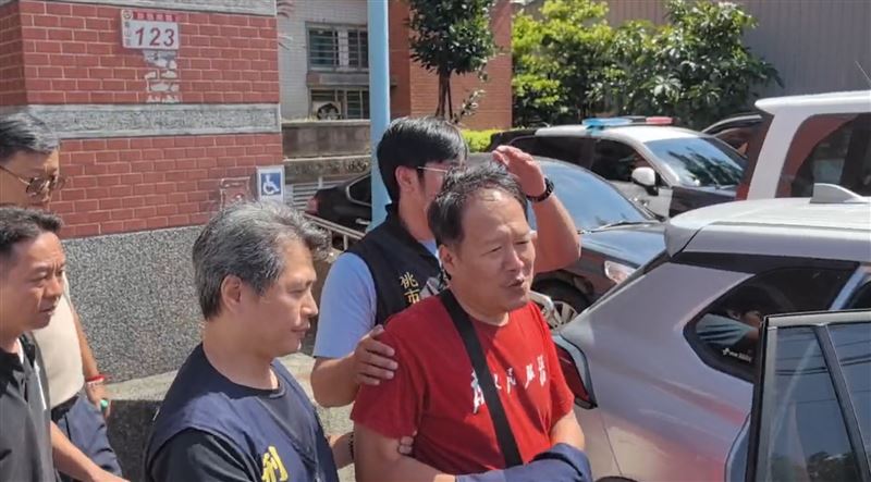 退警網紅「蕭湘公子」今早到案,檢察官不讓他繳交保釋金換自由,直接送監。(圖/記者張昱傑攝影)