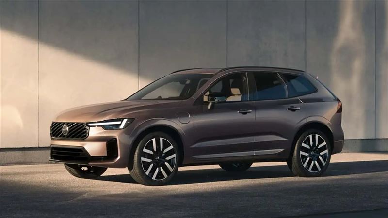 Volvo XC60搭載2.0升四缸渦輪引擎搭配電動馬達。(圖/翻攝Volvo網站)