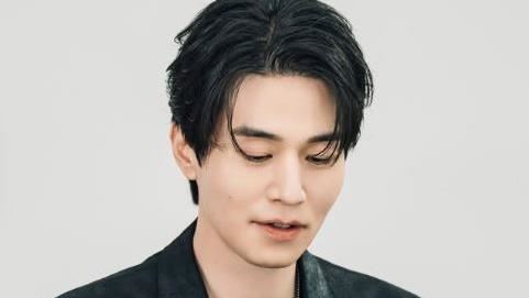 詐騙集團假冒李棟旭,騙走了A某約3500萬韓元。圖為李棟旭本人,非犯案當事人。(圖/翻攝自IG @leedongwook_official)