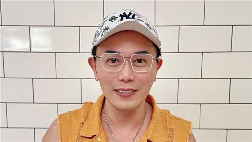 馬幼興離婚15年合體前妻　送學霸兒赴英國