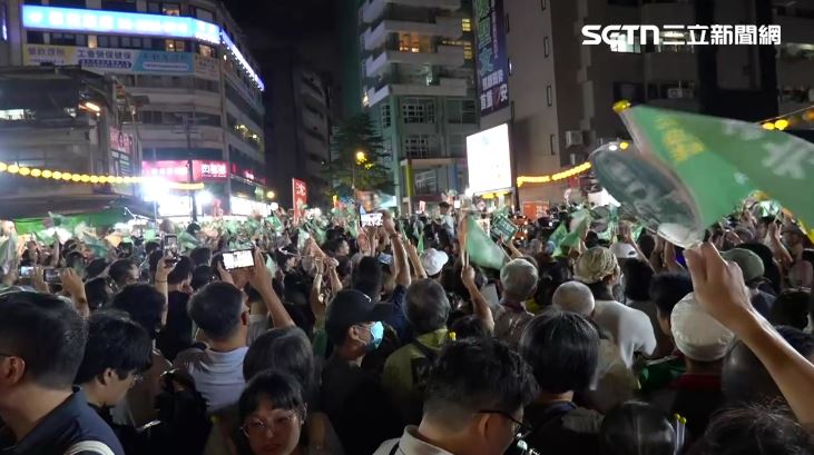 沈伯洋前進景美，現場人潮曝光。（圖／翻攝畫面）