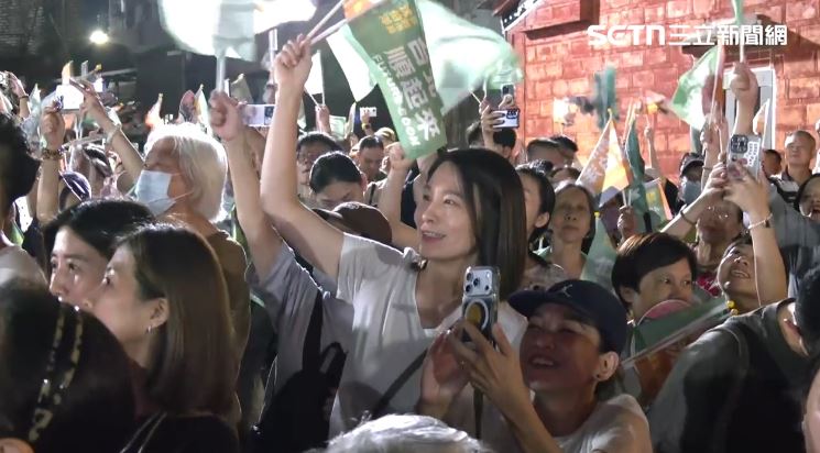 沈伯洋前進景美，現場人潮曝光。（圖／翻攝畫面）