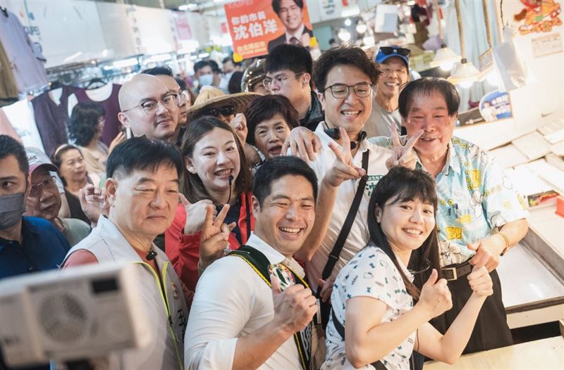民進黨台北市長參選人沈伯洋近來全台走透透,「早市加上夜市」的親民掃街模式吸引跨世代熱情支持者,讓「洋流」旋風一夕爆發。(圖/翻攝自台北 沈伯洋臉書)