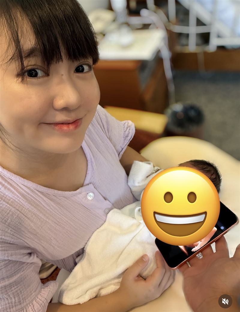 Mana剖腹產生下女兒。(圖/翻攝自IG)