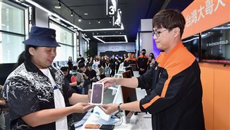 iPhone 18 Pro首賣日熱　銷量年增至6成