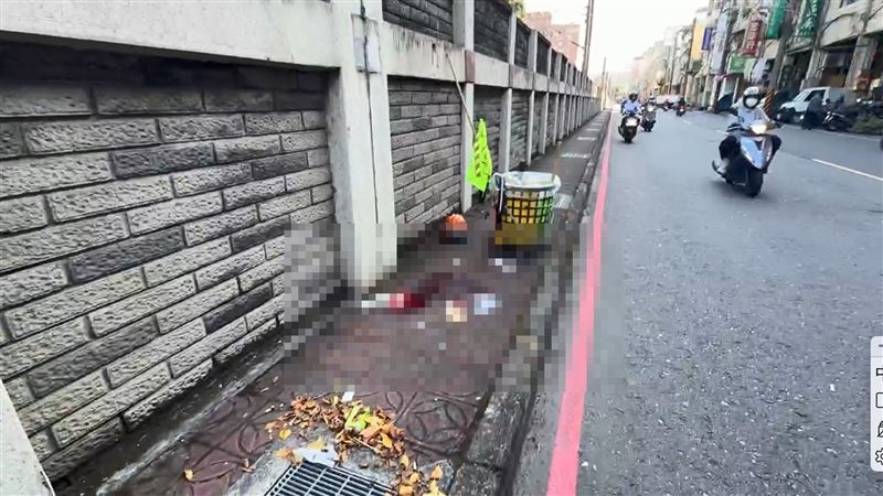 女清潔隊員掃街遭撞身亡現場。(圖/翻攝畫面)