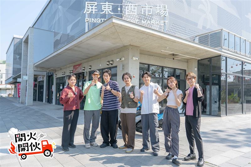 一行人前進屏東西市場進行黑豬肉食材料理對決。(圖/TVBS提供)