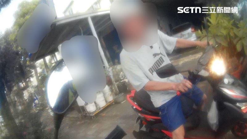 如今一個逆向騎車的舉動,讓他苦撐19年的逃亡生活,瞬間功虧一簣。(圖/翻攝畫面)