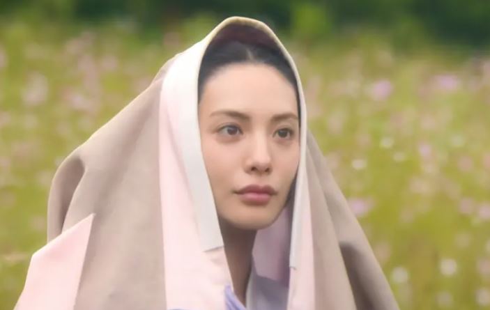 Nana因為長太美，被劇迷酸看得有點出戲。（圖／翻攝自Netflix）