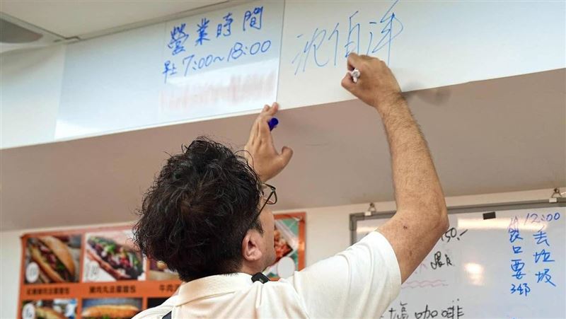 爆令夜市攤商拆標語 律師怒打臉市府公文