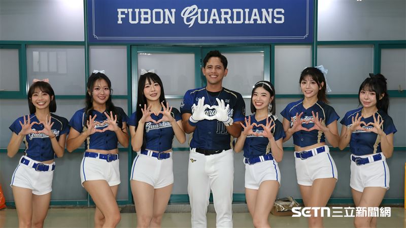 富邦悍將邀請第1代Fubon Angels回娘家。（圖／記者劉彥池攝影）