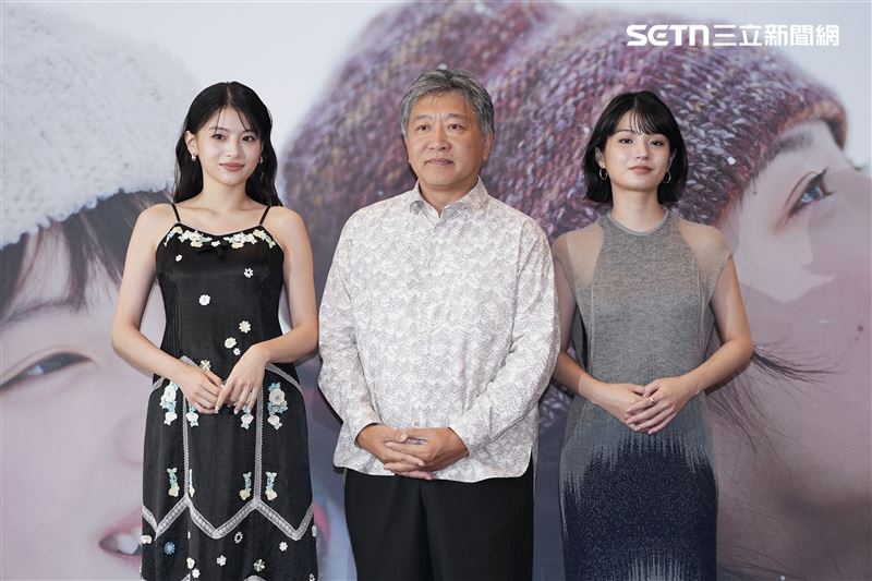 真人版電影《驀然回首》導演是枝裕和(中)率女主角出口夏希(左)、蒔田彩珠來台。(圖/記者鄭孟晃攝影)