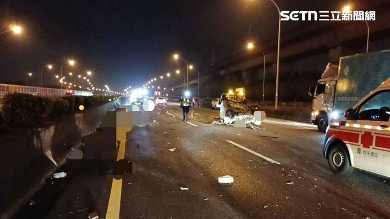 2023年4月,國道1號台中南屯段發生7車連環追撞車禍,造成一對21歲情侶檔不幸死亡。(圖/資料照)
