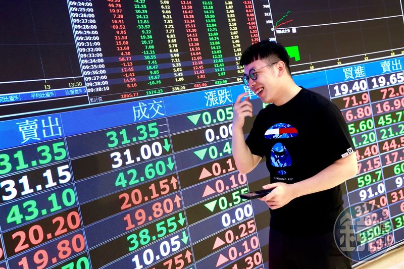市場投資情緒受雜音干擾,盤面資金輪動快速,考驗主動式ETF操作能力。(圖/鏡週刊)