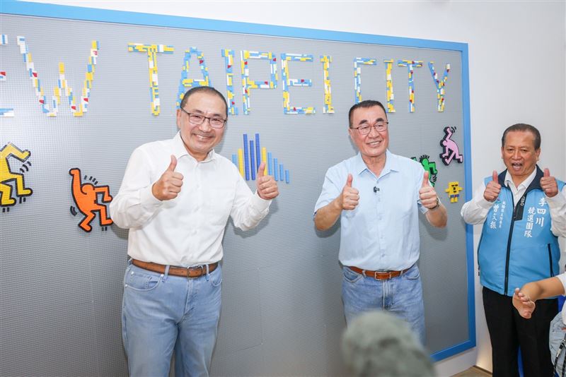 國民黨新北市長候選人李四川19日邀新北市長侯友宜擔任競選總部開箱嘉賓,並正式宣布侯友宜市長擔任競總主委,(圖/李競辦提供)