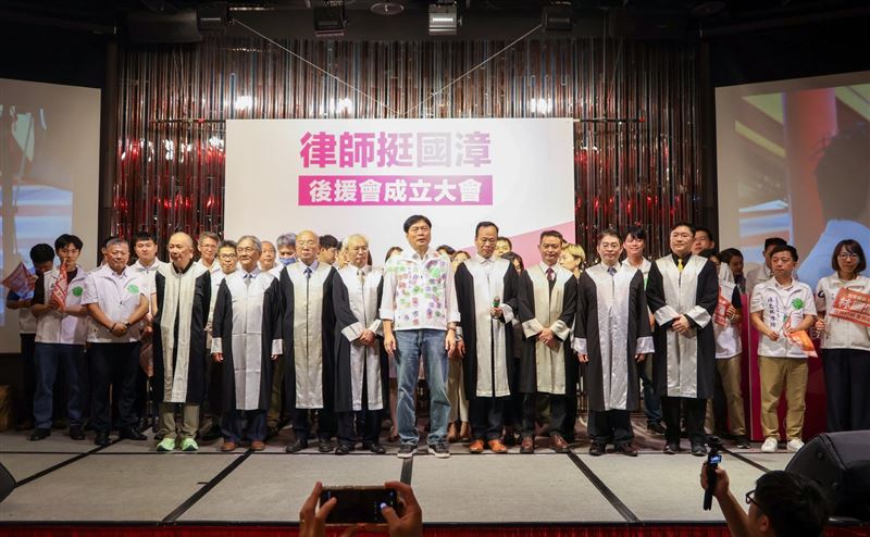 民進黨宜蘭縣長候選人林國漳「律師挺國漳 後援會成立大會」，有200律師相挺。（圖／林國漳提供）