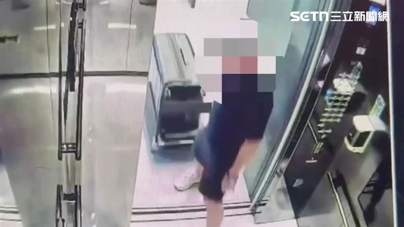 吳男在西門町飯店殺害泰國女友後,將遺體裝進行李箱後帶走。(圖/翻攝畫面)