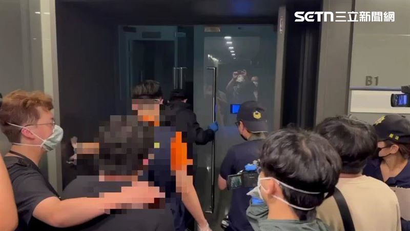 吳男將泰國女友遺體裝進行李箱後帶走,並藏在台中公司辦公室冰櫃內。(圖/翻攝畫面)