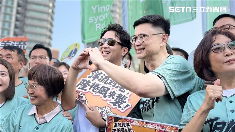 2人正面對決,直接拋出雙城辯論。(圖/記者簡榮良攝影)