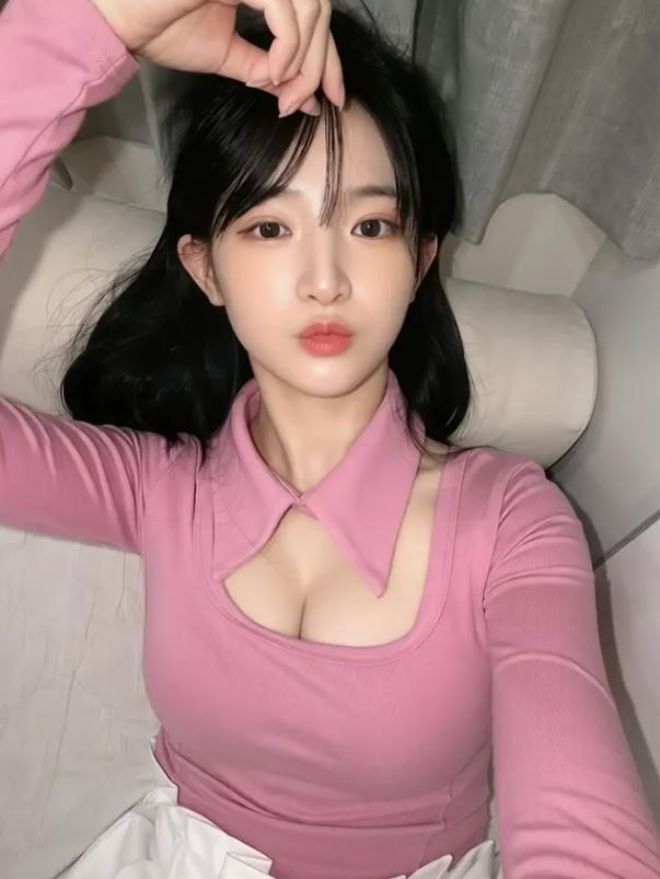 台灣知名實況主蛋捲(黃詩涵)近日透露自己經離婚。(圖/翻攝自IG @eggroll0616)
