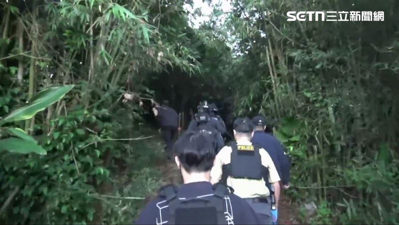 曾姓父子檔找來失聯移工在石門山區種植大麻遭逮。(圖/翻攝畫面)
