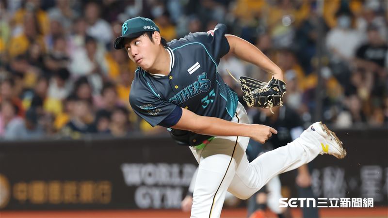中職37年例行賽,中信兄弟先發投手鄭浩均7局失1分退場。(圖/記者劉彥池攝影)