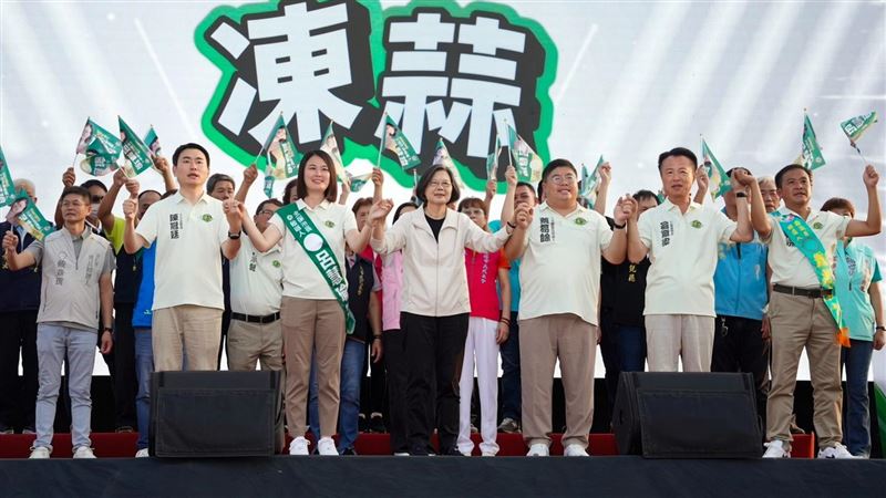挺蔡易餘選嘉義縣長　小英：他是靈活胖子