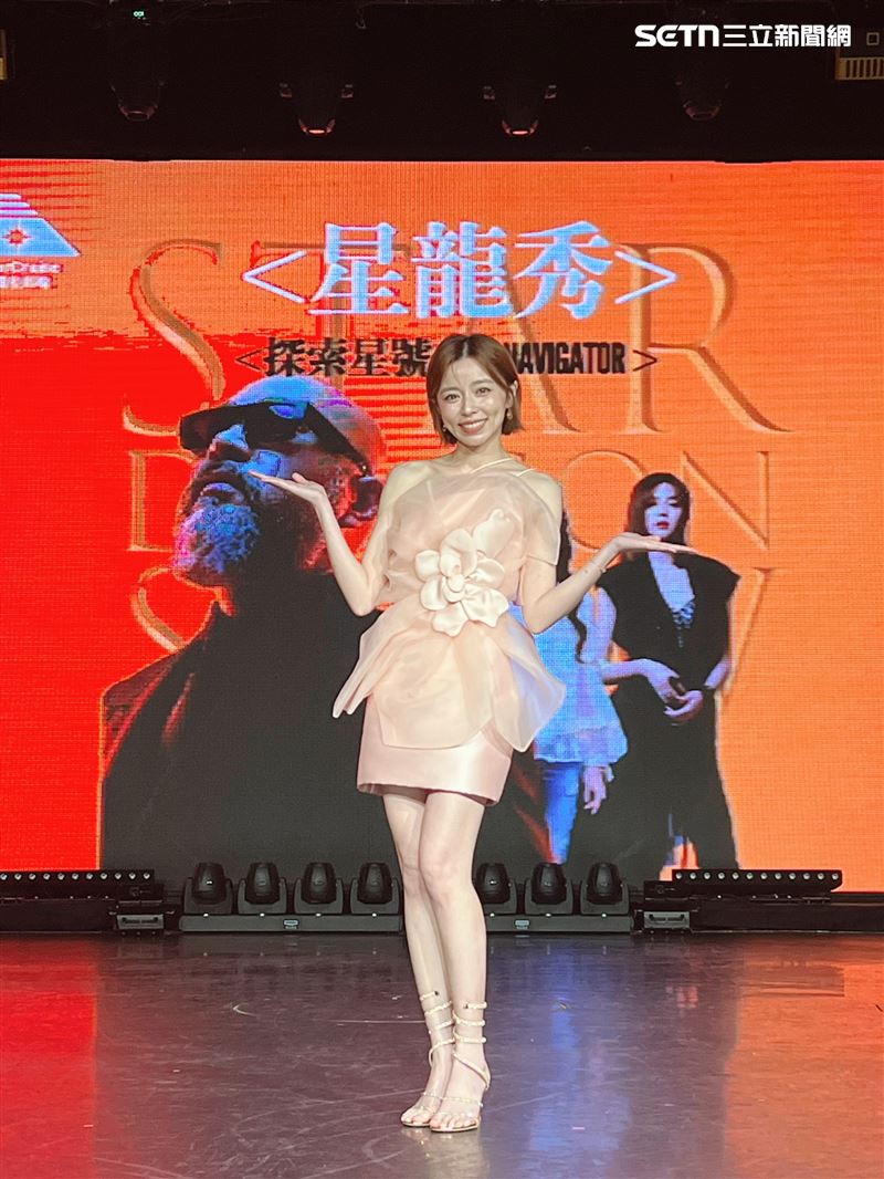 王瞳參加《星龍秀》演出,登麗星郵輪開唱。(圖/記者鄭尹翔攝影)