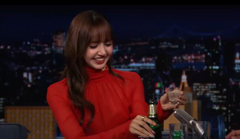 Lisa美國節目喝啤酒　觸泰酒廣告規範惹議