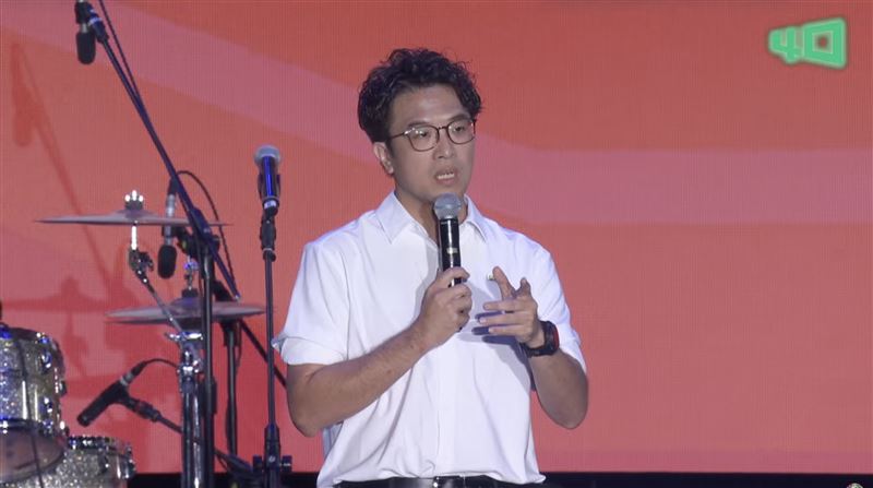 民進黨台北市長參選人沈伯洋出席創黨40週年紀念音樂會(圖/翻攝畫面)