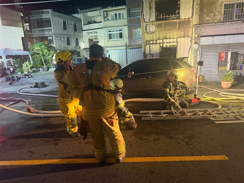 消防出動大批人力10分鐘撲滅火勢,還好沒人受困受傷