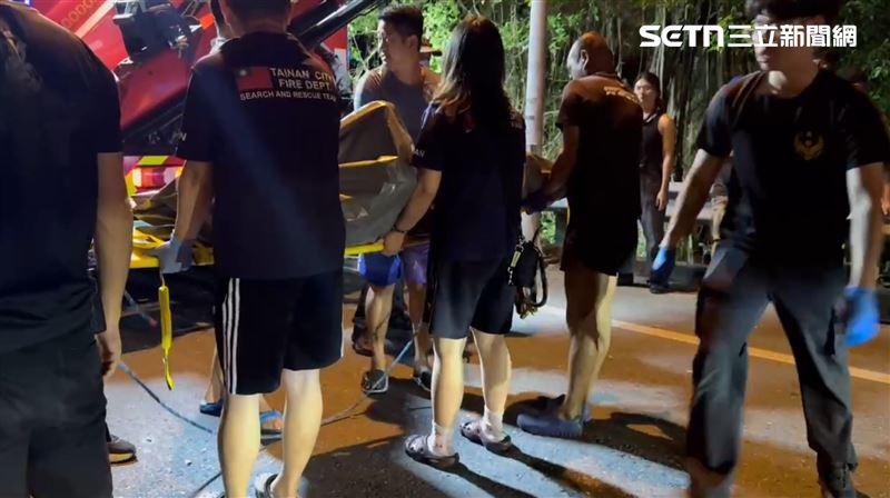 抓魚失蹤!台南男水塘溺斃,親弟目擊哥哥「沉下抬出成屍」癱坐岸邊痛哭。(圖/民眾提供)