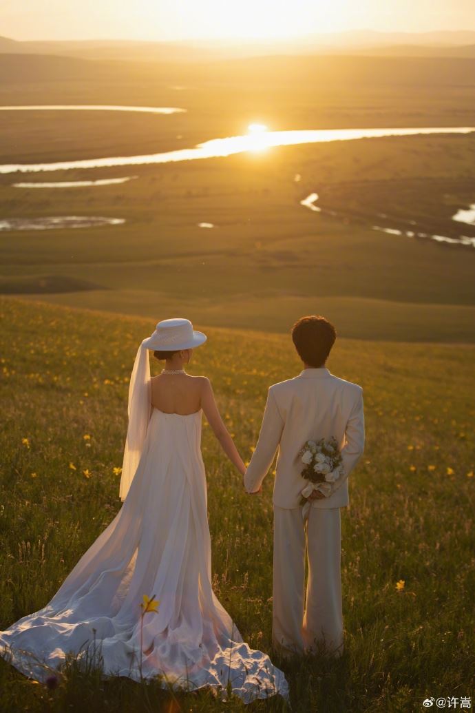 許嵩、馮禧宣布結婚。(圖/翻攝自微博)