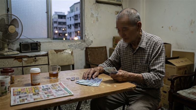 小黃運將年輕時,沉迷賭博、不務正業,拋家棄子積欠賭債,甚至鬧到債主拿武士刀上門恐嚇要綁架小孩,家計全由妻子一間扛起,他老了子女沒人扶養。(示意圖/AI製圖)